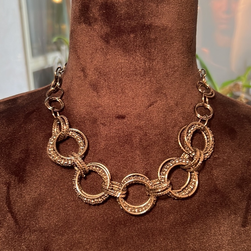 Black metal hoop linked necklace womens jewelry​​ - Picture 4 of 8